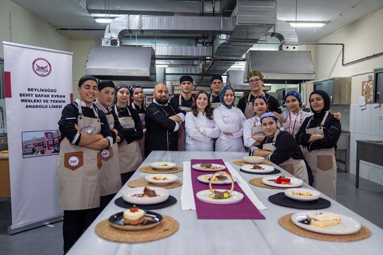 Uluslararası yarışmada büyük başarı: Meslek liseliler Türk mutfağını Avrupa’ya tanıttı