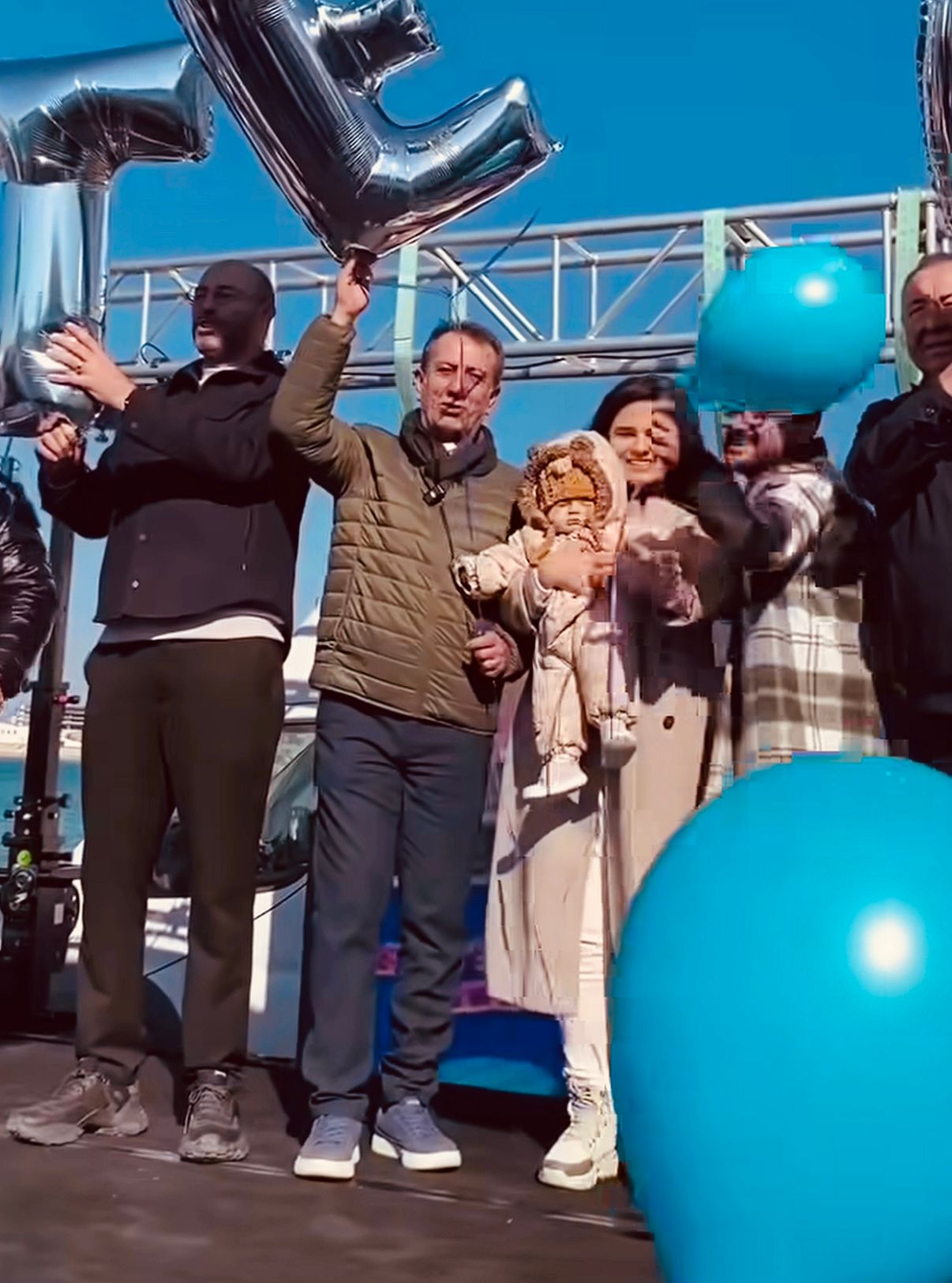 Kuşadası Tek Yürek Oldu: Mavi Balonlar Teoman Bebek İçin Gökyüzünde