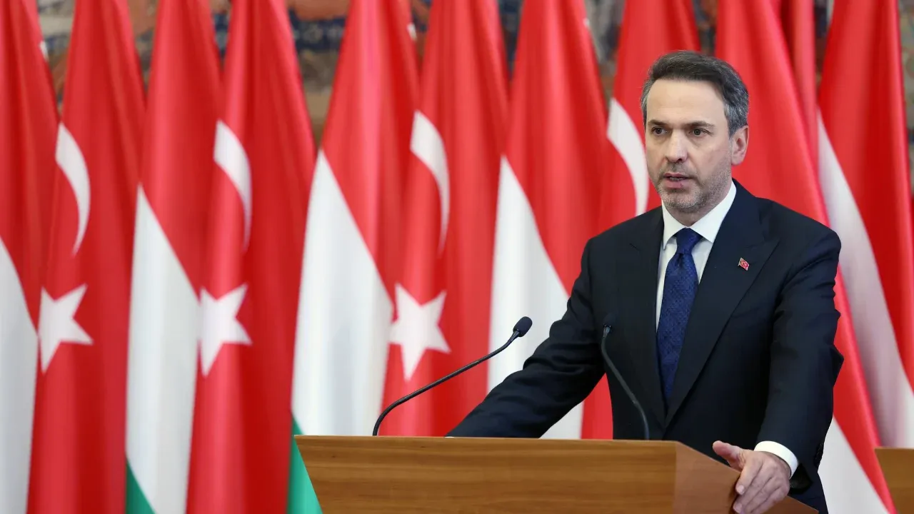 Bakan Bayraktar: Türkiye Cumhuriyeti tarihinin en büyük projesi Mersin'de hayata geçiyor